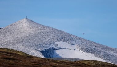 Hendelser, Dovrefjell | To personer har falt ned skrent på Snøhetta – fraktes til legevakt