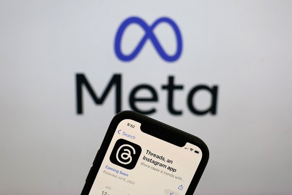 SAN ANSELMO, CALIFORNIA - JULY 05: In this photo illustration, the Threads logo is displayed on a cell phone on July 05, 2023 in San Anselmo, California. Instagram parent company Meta is set to release Threads on July 6, a potential rival to Twitter, the fledgling social media app run by Tesla CEO Elon Musk. (Photo Illustration by Justin Sullivan/Getty Images) (Photo by JUSTIN SULLIVAN / GETTY IMAGES NORTH AMERICA / Getty Images via AFP)