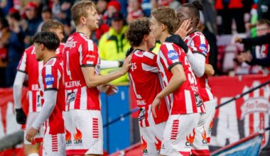 En gruppe fotballspillere under kamp
