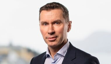 (+) Går av som direktør - har fått ny jobb - smp.no