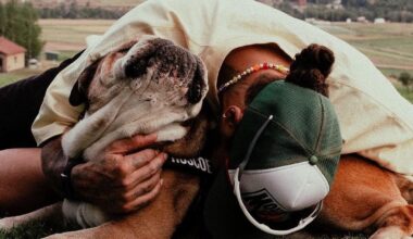 Lewis Hamilton i sorg etter hundens dødsfall: – Mistet min bestevenn