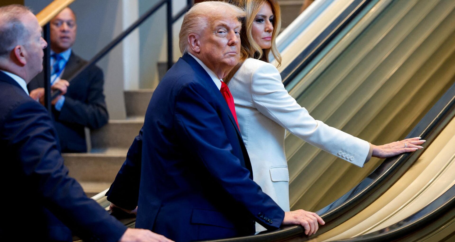 En rulletrapp i FN-bygningen i New York stoppet plutselig da Donald Trump og kona Melania skulle bruke den.