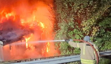 En person funnet død etter boligbrann i Tvedestrand - fvn.no