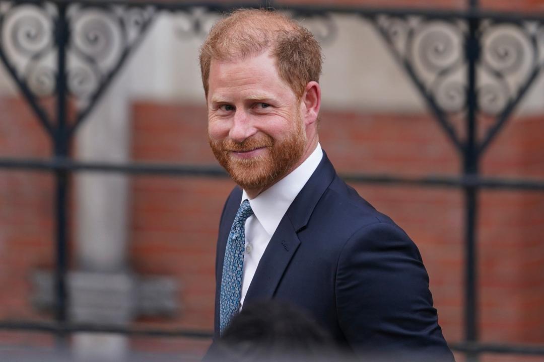 Prins Harry har besøkt Windsor Castle for å minnes dronningen