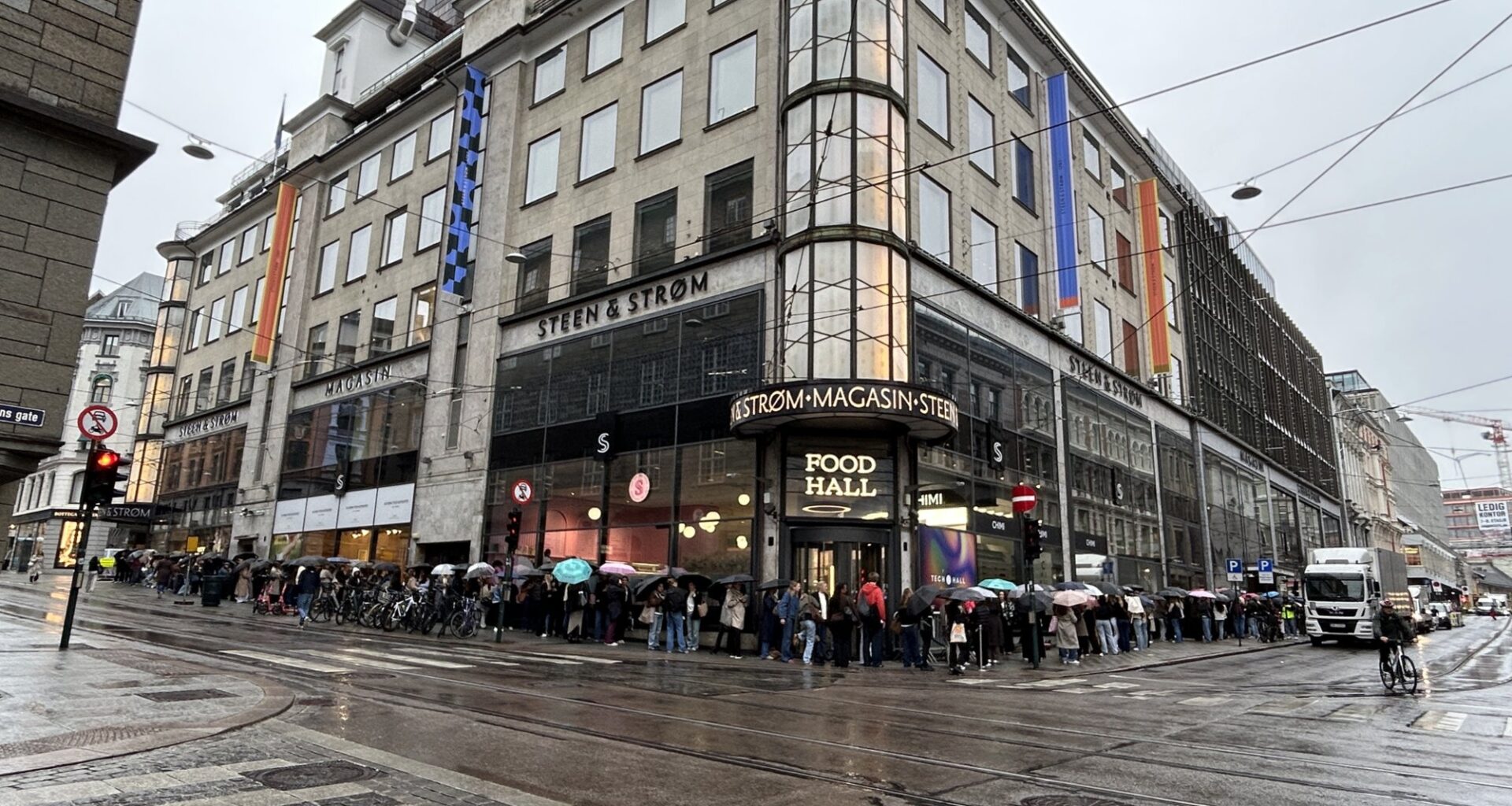 Karl Johan, Sentrum | Sto timevis i kø. Stjernen dukket ikke opp