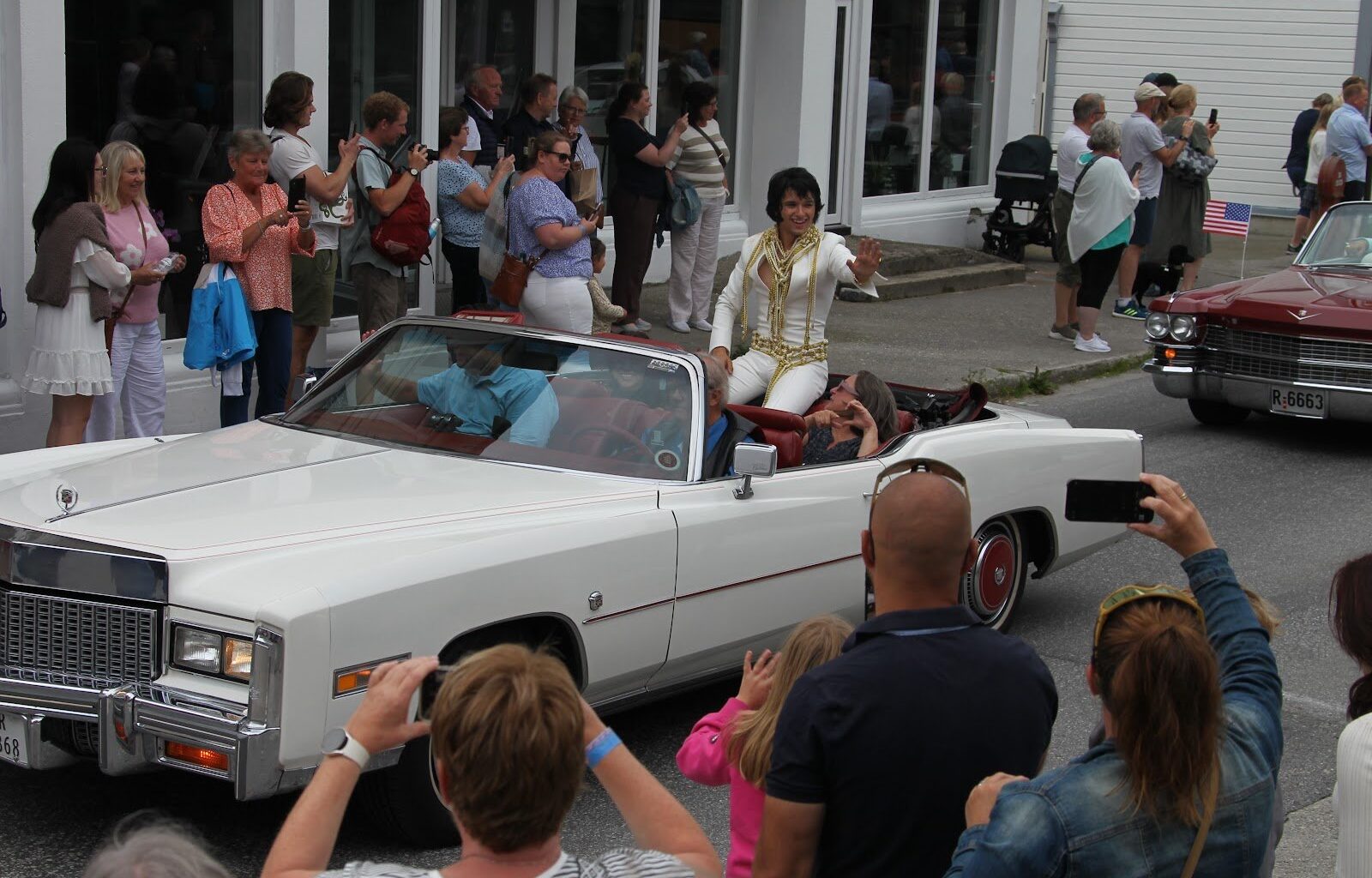Kinn, Måløy | Festival meiner kommunen svikta Elvis-folket – krev 23.000 kroner