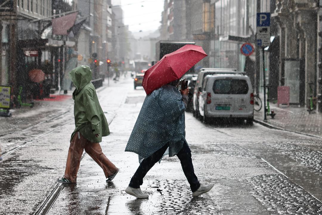 Regn på øst- og sørlandet: Været snur snart