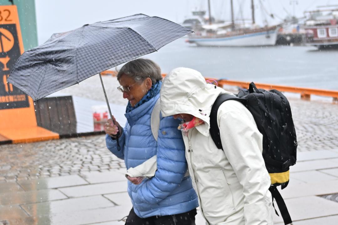 Det kommer til å hølje ned i Sør-Norge