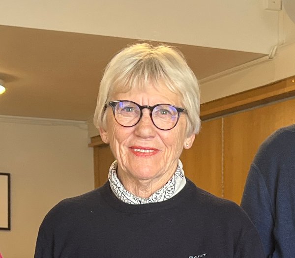 SLÅR ALARM: Styret for Pensjonistforbundet Voss har gjort ein grundig jobb med notatet om dei eldre. Bak frå venstre Borghild Lirhus, Gerd Rogneby, Lars Konrad Bonsaksen og Bjørn Christensen. Framme f.v. Sverre Kvitne, Bodil Aagaard og Magne Vassenden.