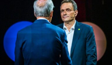 Rødt-leder Marie Sneve Martinussen og MDG-leder Arild Hermstad før NRKs partilederdebatt. Nå er det disse to som berger rødgrønt flertall.