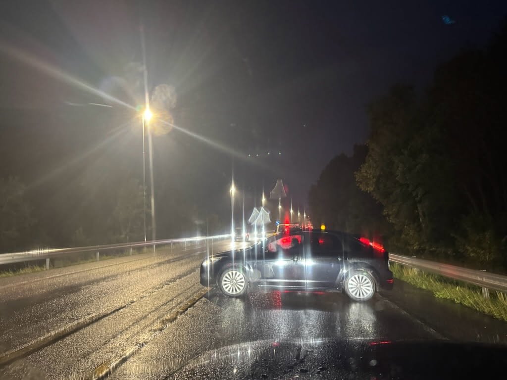 Trafikk, E18 | Trafikkuhell: E 18 stengt i begge retninger