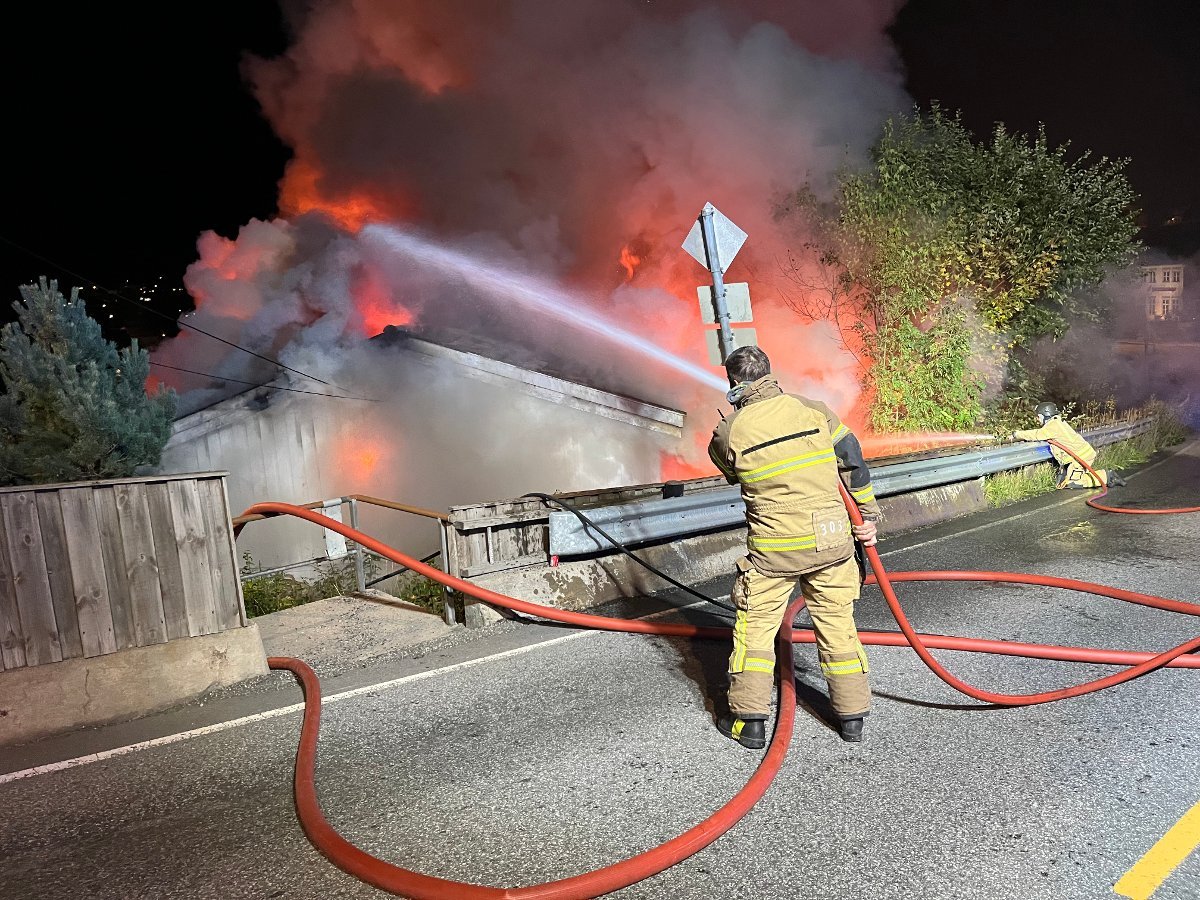 Boligbrann, Tvedestrand | Enebolig brant ned i Tvedestrand