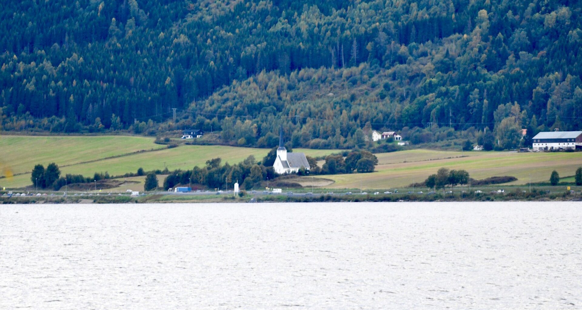 Nyheter, Trafikk | Ung fører krasjet inn i bilen foran og havnet på legevakt - Gudbrandsdølen Dagningen