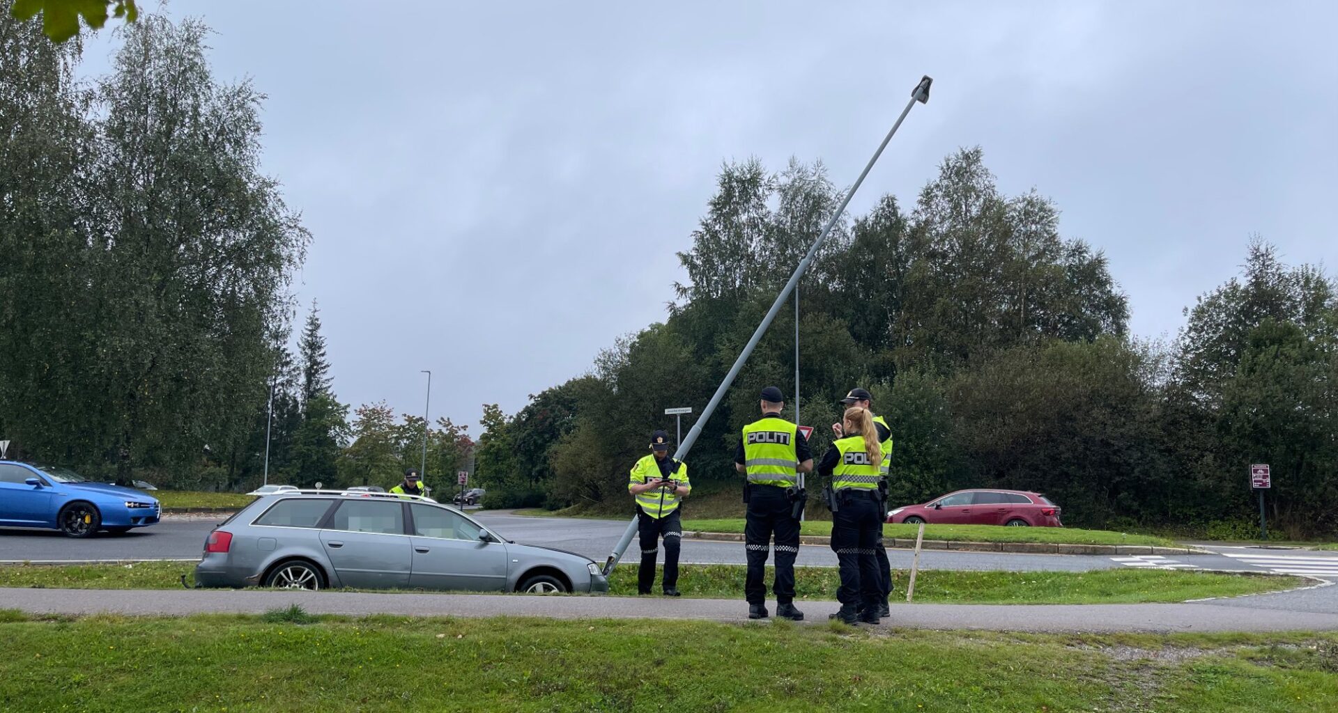 Trafikkulykke, Jessheim | Bil kjørte inn i lyktestolpe