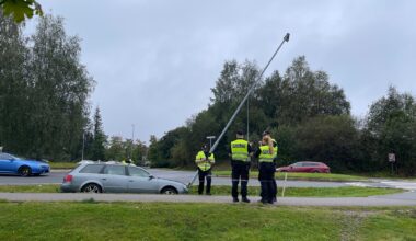 Trafikkulykke, Jessheim | Bil kjørte inn i lyktestolpe