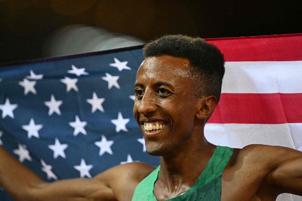 US' Yared Nuguse celebrates after winning the Men's 1500m final during the Diamond League athletics meeting at the Letzigrund stadium in Zurich on September 5, 2024. (Photo by Fabrice COFFRINI / AFP)