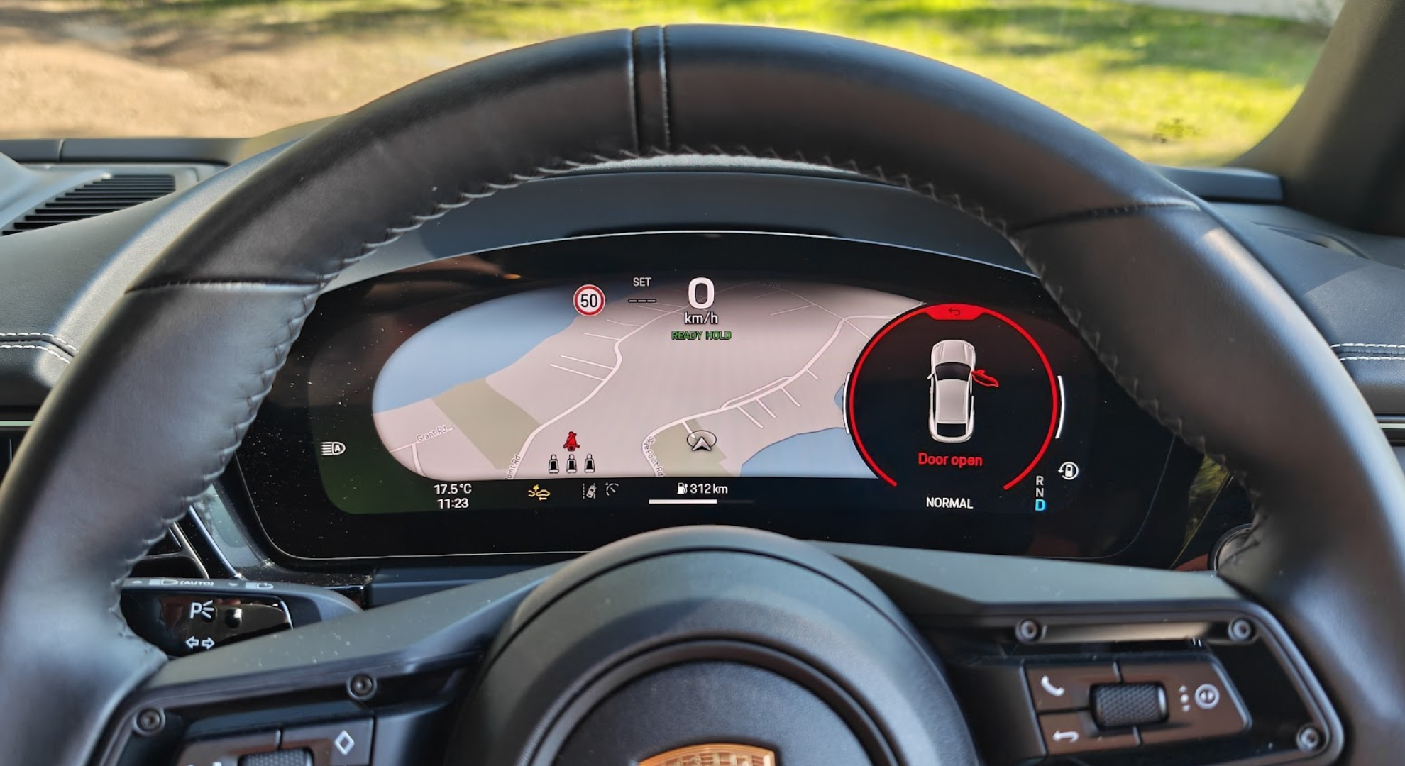 Dashbordet til Porsche Macan EV.