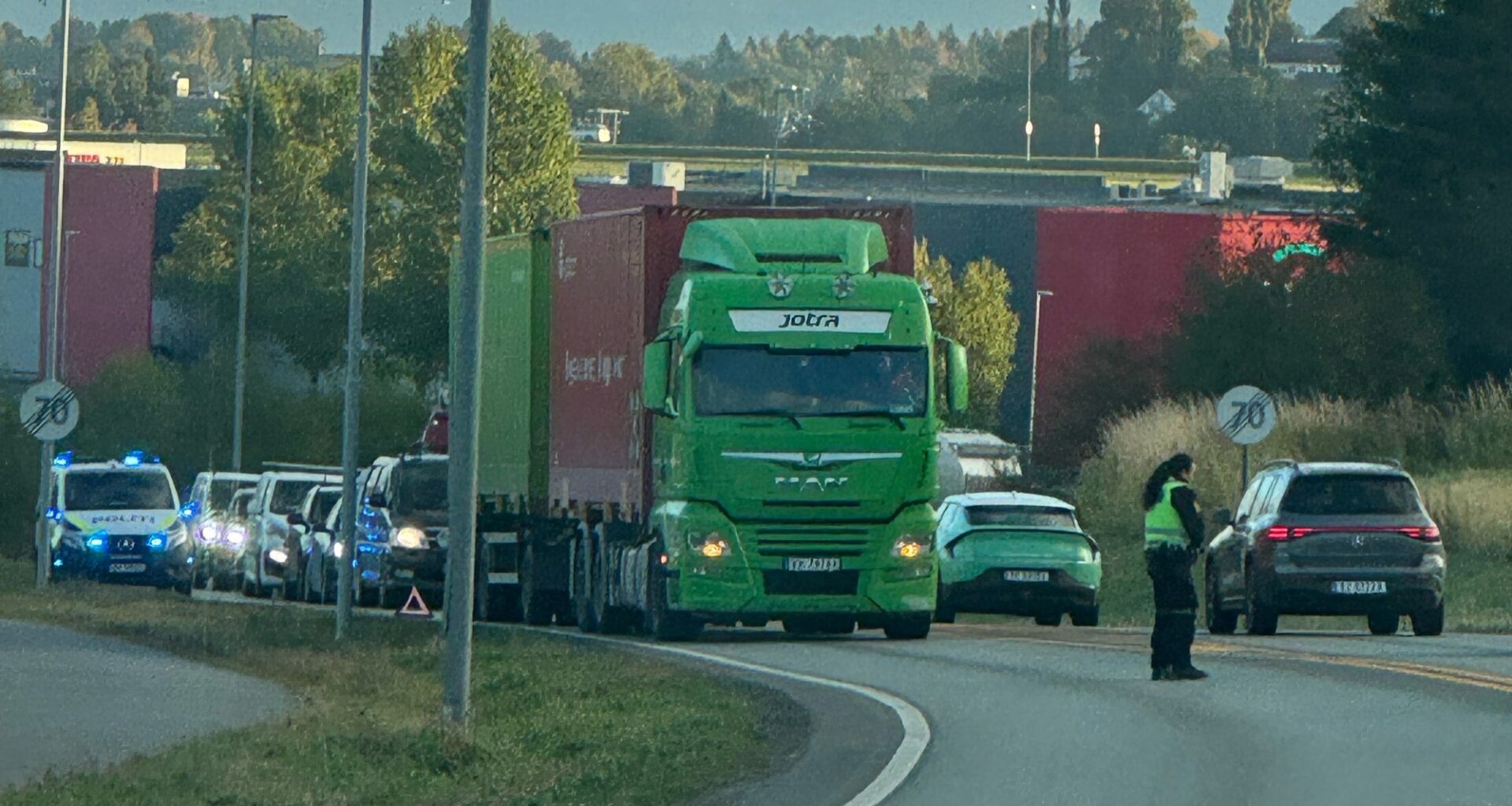 Levanger, Trafikk | Vogntog med problemer skaper lange køer på E6