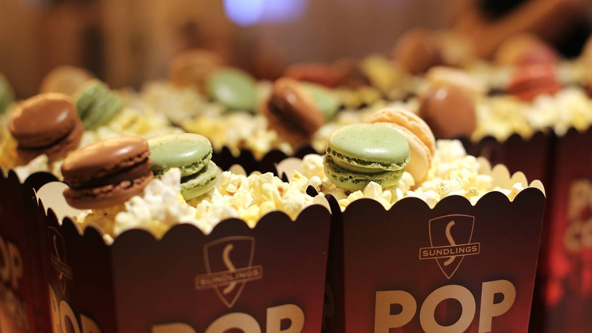 Kino serverer gratis popcorn og macroner