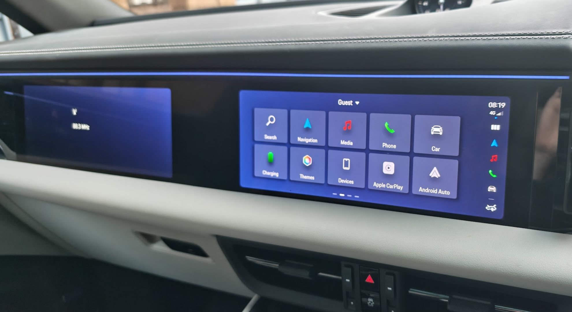 Interi&oslash;r og dashbord i Porsche Macan.