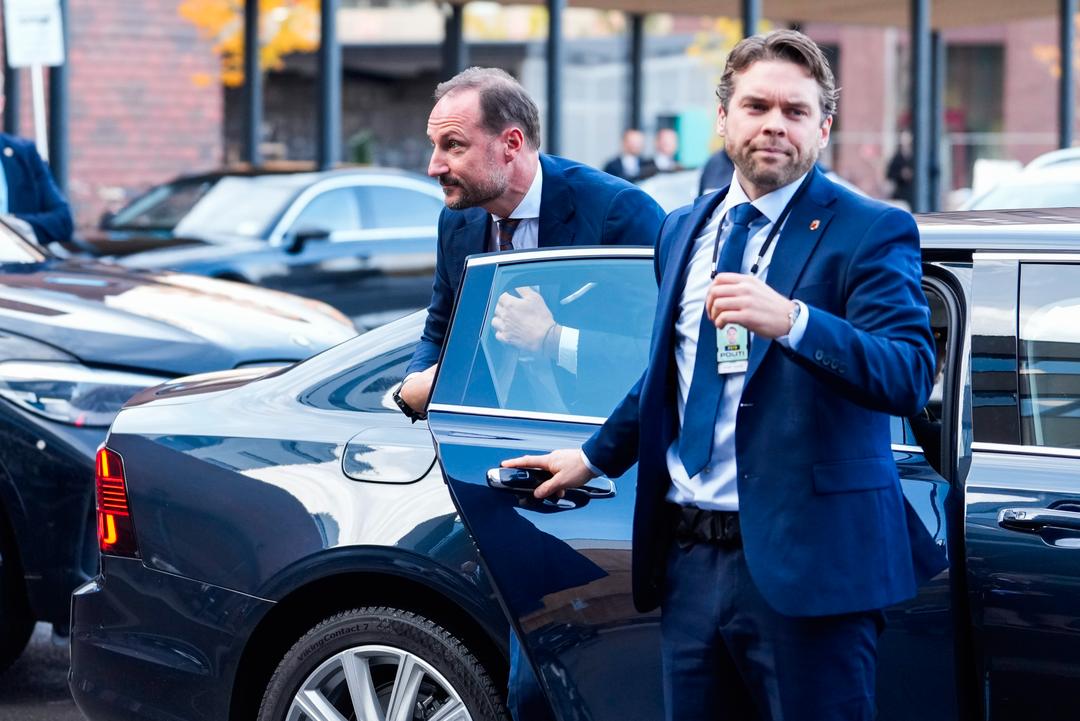 Kronprins Haakon om boken «Hvite striper, sorte får»