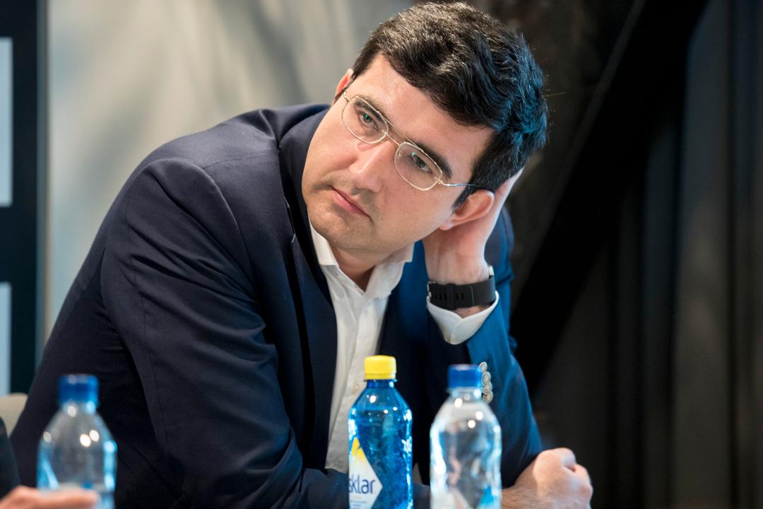 Sjakkverdenen krever at Vladimir Kramnik utestenges etter Daniel Naroditskys død