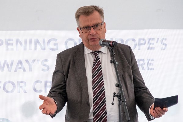 Kristiansand 20180910.
Fra åpningen av Europas største landstrømanlegg, og Norges første for cruise skip i Kristiansand. Statssekretær Atle Hamar (V) taler.
Foto: Tor Erik Schrøder / NTB