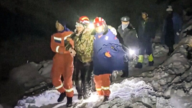 Over 200 klatrere sitter fast