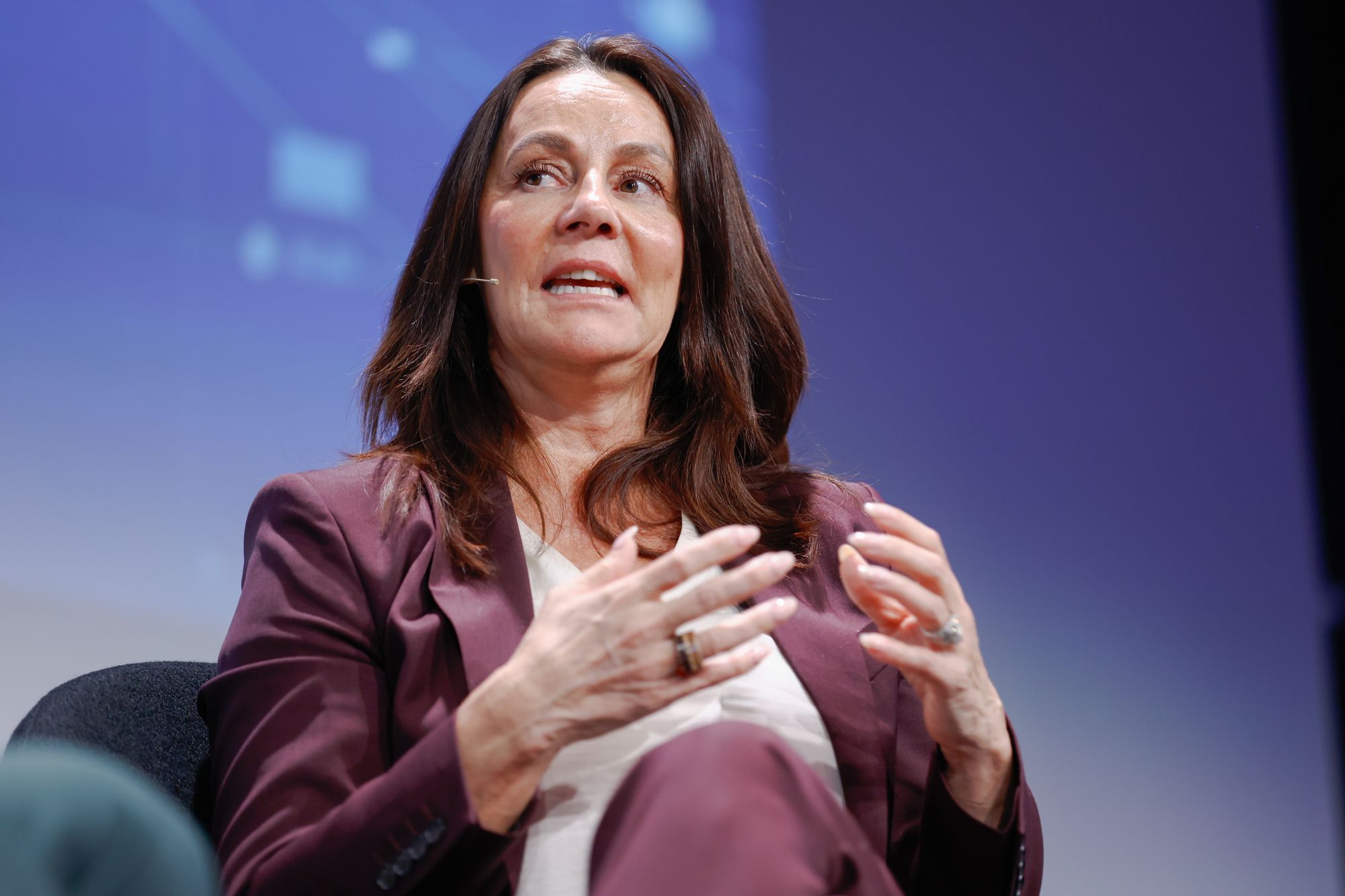 Telenor Norge-sjef Birgitte Engebretsen mener det er naturlig å bruke noe av midlene Nato-landene har forpliktet seg til å styrke forsvaret med, brukes på å bygge ut telekom-infrastruktur.