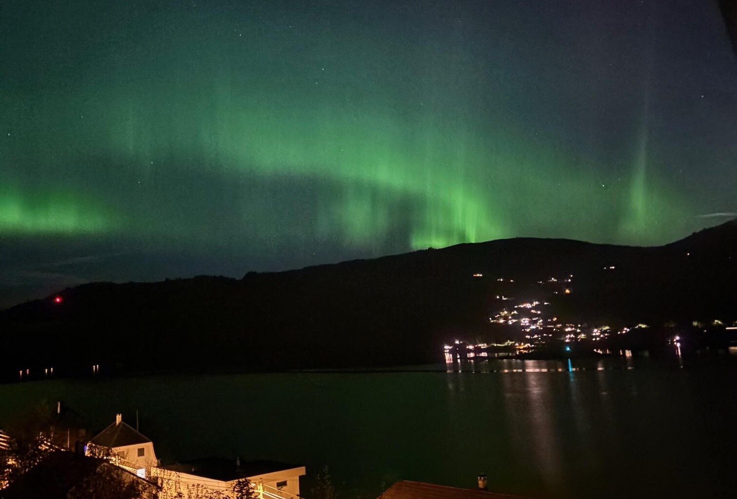 Nyheter, Vær | Nordlys i Bergen: – Akkurat nå er vi heldige