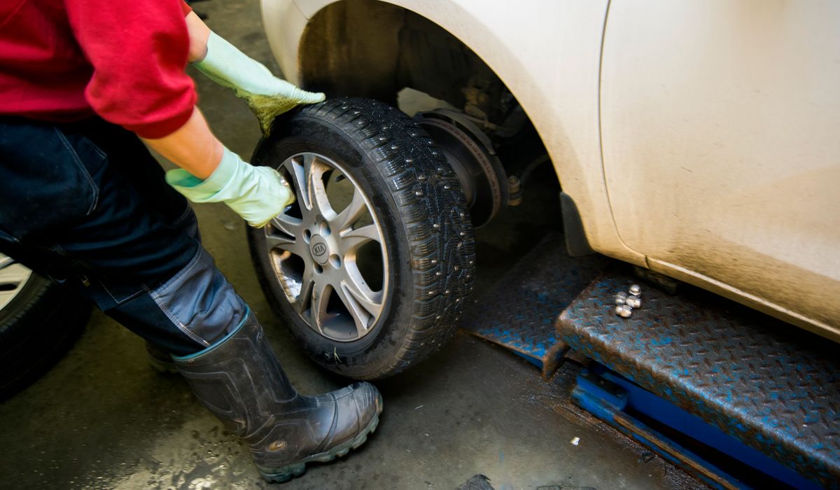 (+) Syv spørsmål og svar om skift av vinterdekk - fvn.no