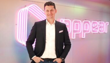 Thomas Bostrøm Jørgensen er administrerende direktør i Appear. Han startet karrieren i Tandberg Televison. I dag har han ansvaret for 200 ansatte fra 27 nasjoner ved hovedkontoret på Lilleaker i Oslo. De produser teknologi som brukes av Apple, Netflix, Warner Brothers og Discovery.