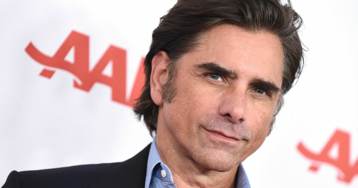 John Stamos forsvarer Lori Loughlin: Kritiserer eksmannen etter fengselsskandalen