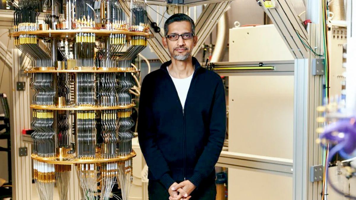 Google-sjef Sundar Pichai i selskapets kvantelaboratorium