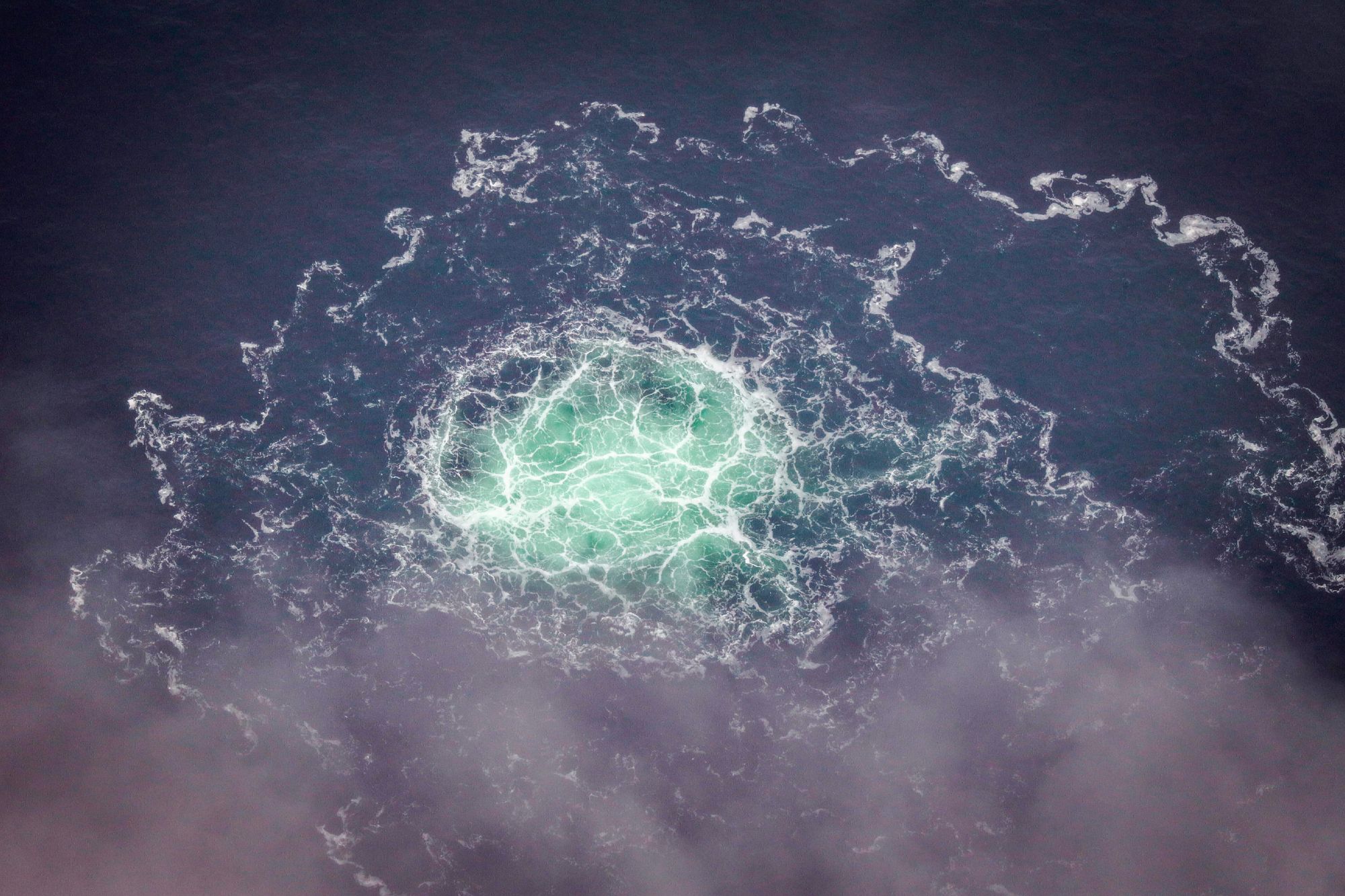 Fra Østersjøen mens gassen fortsatt boblet opp fra Nord Stream-gassledningen.