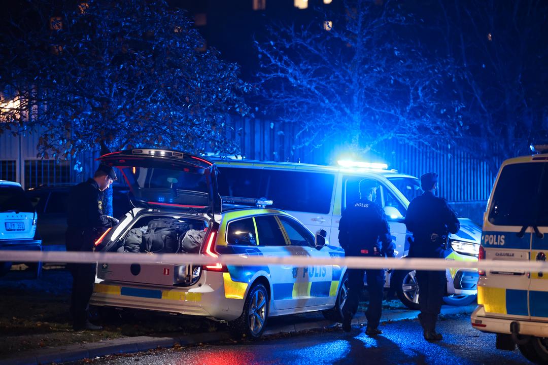 Mann i 18-årsalderen skutt i Södertälje