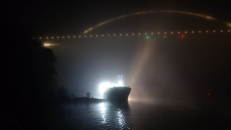 Svinesund, Haugesund | Hagland-skip kjørte seg fast under Svinesundsbrua: – Det ser spektakulært ut