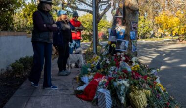 Studenter fanget i brennende bil