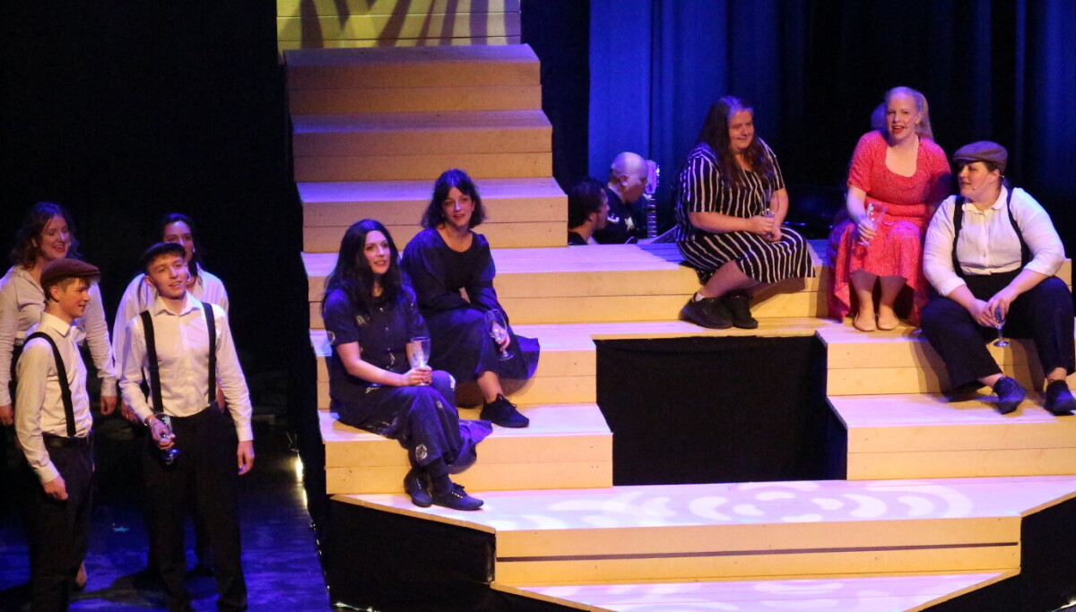 Svarrabærje i storform på «Storfemti»