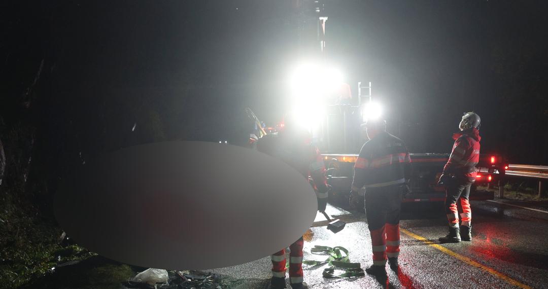 Fem personer omkommet i bilulykke på E8 i Troms