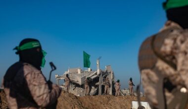 Hamas skal ha begynt å samle inn kroppene til døde israelske gisler