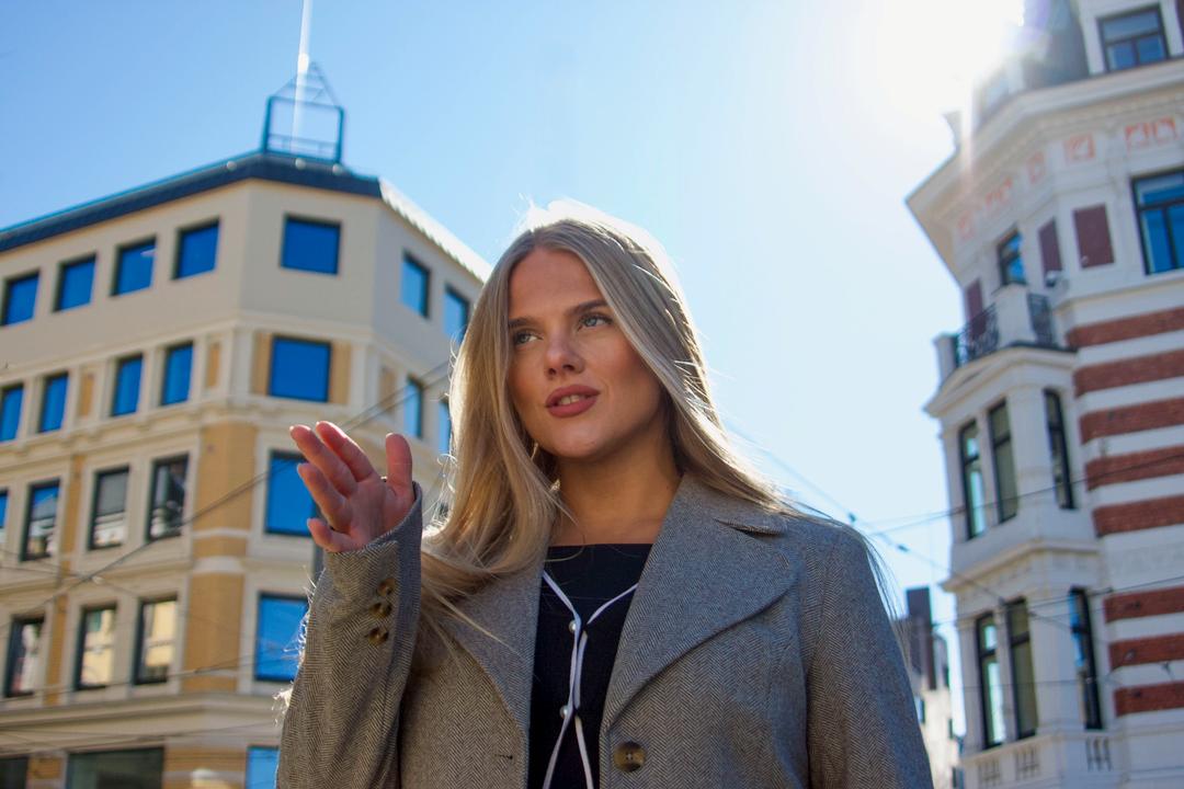 Har bydd 1,5 millioner for date med Gyda Oddekalv