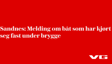 Melding om båt som har kjørt seg fast under brygge