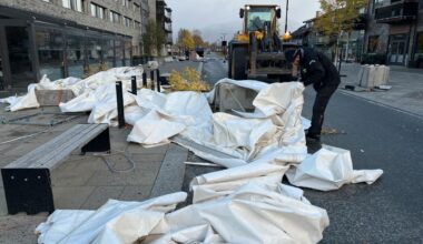 Skader for millioner: Knuste mattelt, ødelagte biler og bygninger