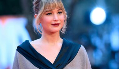 Jennifer Lawrence skal gjøre brystoperasjon før nakenscene