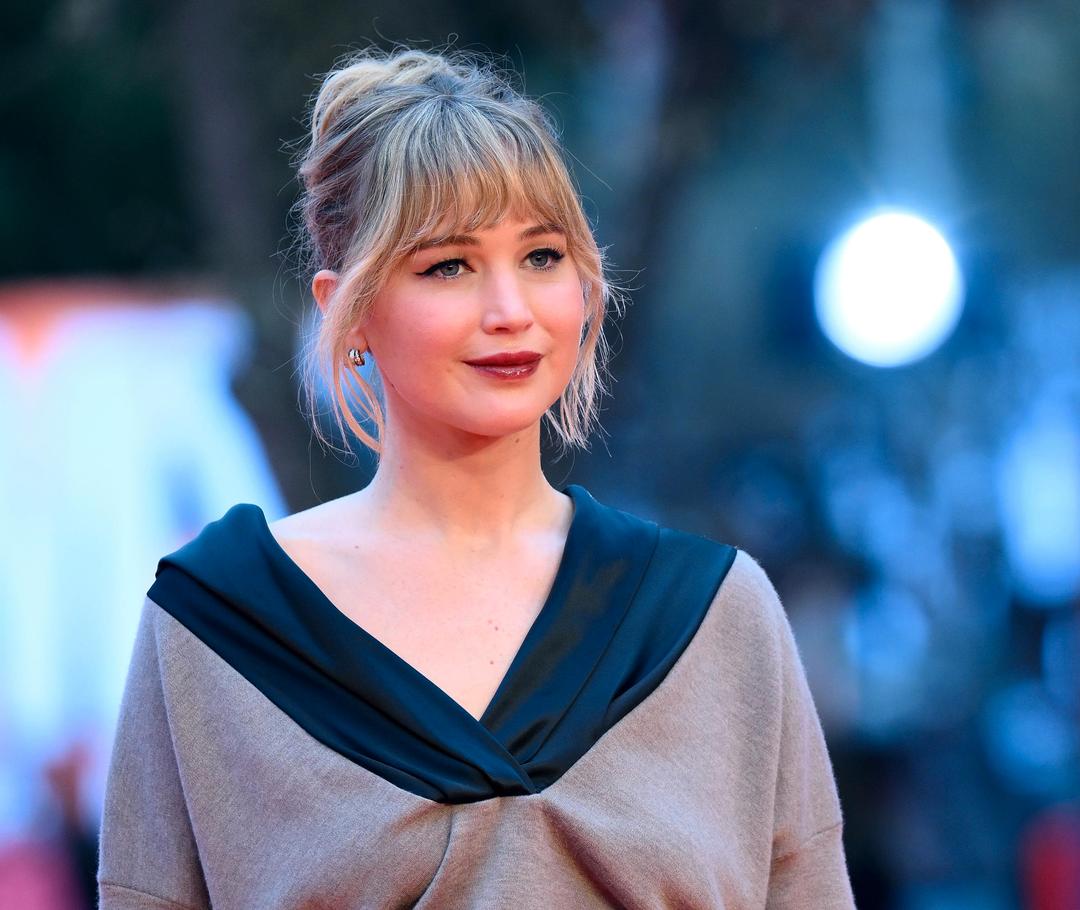 Jennifer Lawrence skal gjøre brystoperasjon før nakenscene