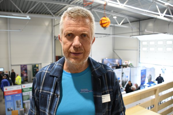 VOKSTE: Omsetningen til Linjepartner AS og Stig Myhr vokste i 2022, men resultatet ble redusert med tre firedeler. Myhr klager dog ikke: – Vi klarte å unngå permitteringer, sier han fornøyd. Ofret resultatet for å holde folk i arbeid: – Viktig når markedet tar av igjen Inntektene økte med over 40 millioner, mens resultatet gikk motsatt vei. – Vi leide ut halve arbeidsstyrken for å unngå permitteringer, sier Linjepartner-sjefen.