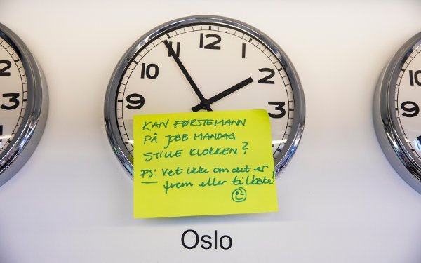 Oslo  20181026.Til helgen er sommertiden over og det er igjen tid for å stille klokka. EU bestemmer om det er for siste gang.Den mørke tiden av året er definitivt over oss igjen her i Norge. Klokka 03 natt til søndag skrus klokka én time bakover Ð mot sommeren. Effekten er at det blir litt lysere om morgenen, men fortere mørkt om ettermiddagen.Foto: Ole Berg-Rusten / NTB