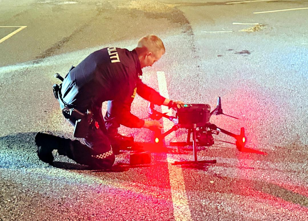 Bevisstløs kvinne sendt til sykehus – politiet med aksjon i Alver kommune