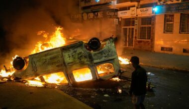 Ungdom i Marokko kriger mot politiet i gatene